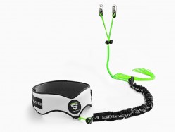 Contient : • La ceinture STATIC SWIM™ • Les trois élastiques de nage, LIGHT, MEDIUM et STRONG pour tous types d'utilisation • La fixation pour mur situé jusqu'à 7 m.